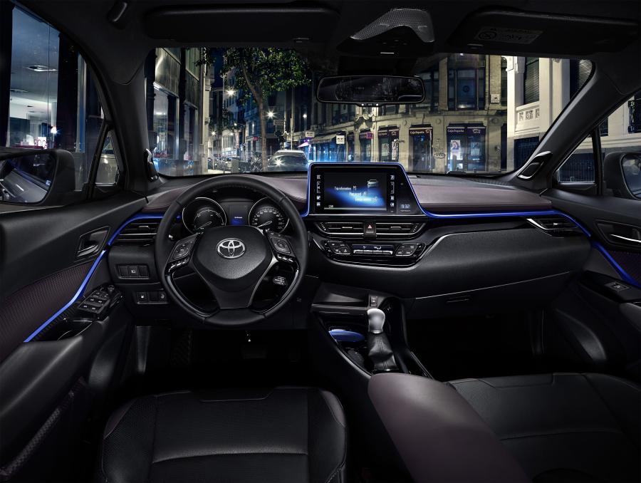 Торпедо Toyota C-HR Hybrid 2016 года  (WW) (фото 7 из 31)